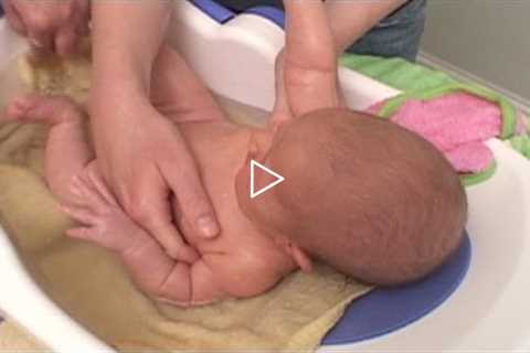 How To Bathe a Newborn | BabyCenter