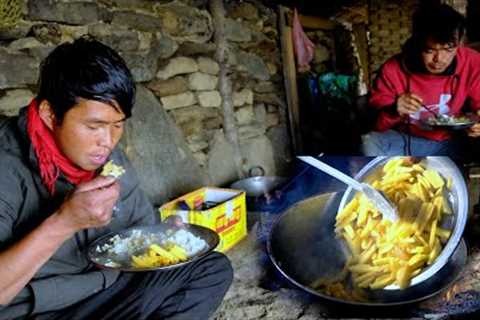 potato curry & rice cooking eating || Nepali village kitchen ||