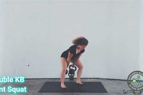 Double Kettlebell Front Squat | Demo