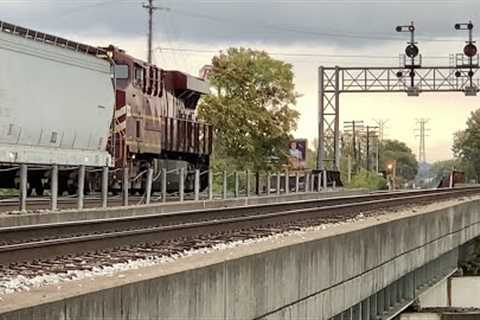 Heritage Unit Knocks Down B&O Signal!  Long Hood Forward On The Bridge, Big Trains With DPU..
