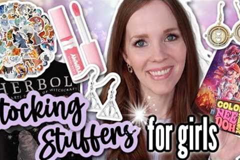 WHAT I PUT IN MY 13 YEAR OLD DAUGHTER''S STOCKING | STOCKING STUFFER IDEAS | GIFTS FOR TEEN GIRLS