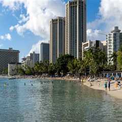 Exploring Waikiki Beach: The Best Hostels and Recreation