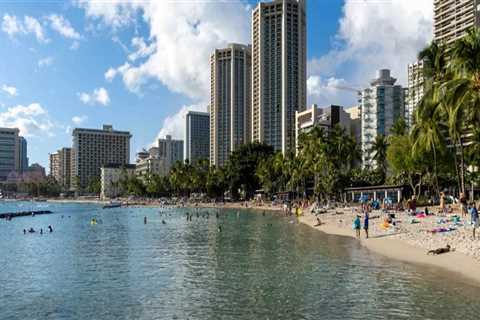Exploring Waikiki Beach: The Best Hostels and Recreation